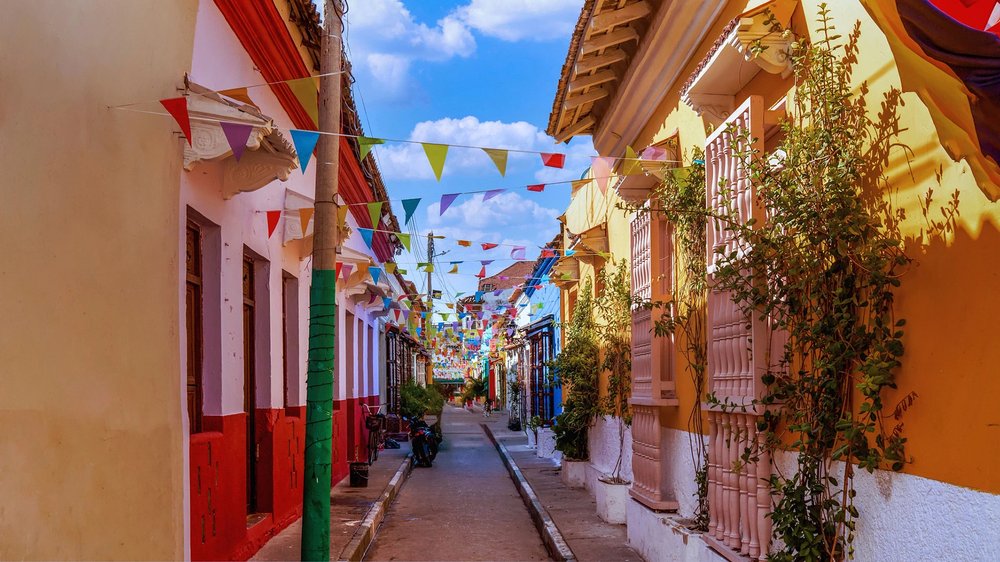 Luxury Magdalena River Cruise & Cartagena Private Tour