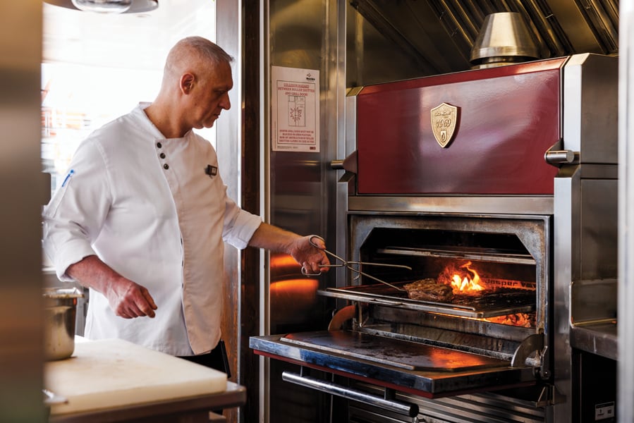 Atlas Ocean Voyages Dining