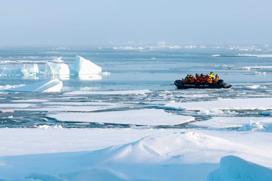 Le Commandant Charcot Entertainment