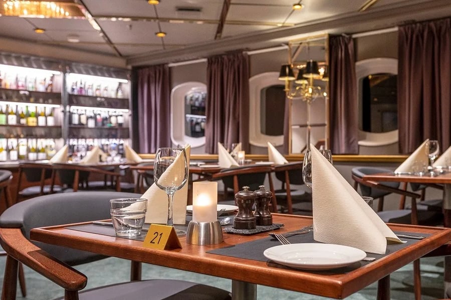 MS Vesteralen Dining