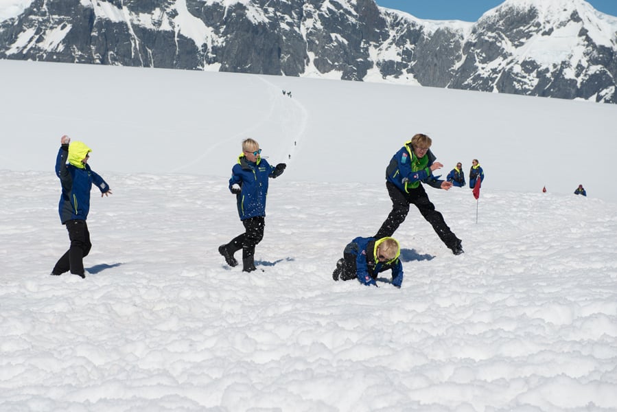 MS Fritjof Nansen Families