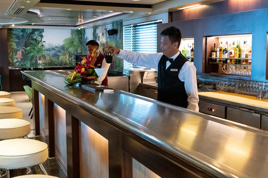 Paul Gauguin Cruises Entertainment