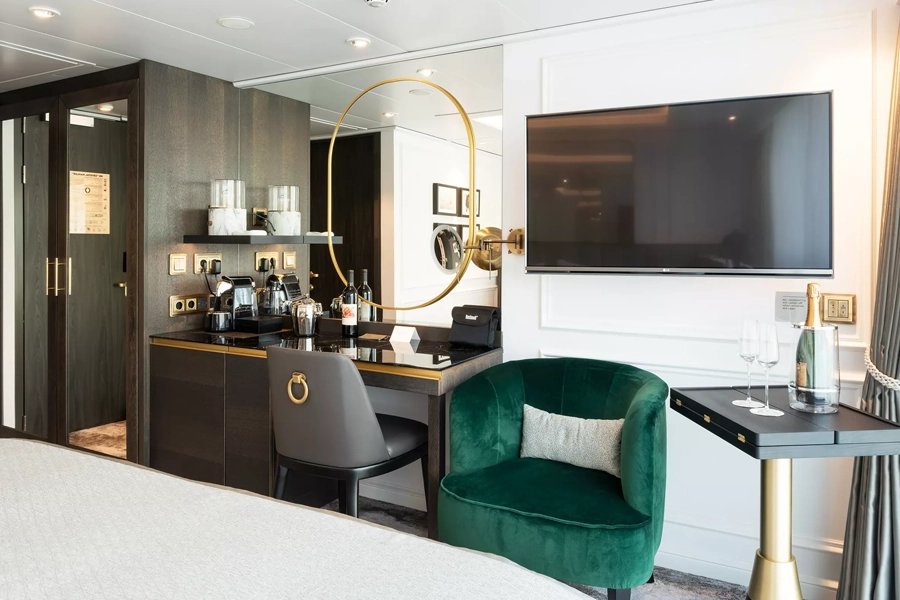 whats included on a riverside luxury cruise