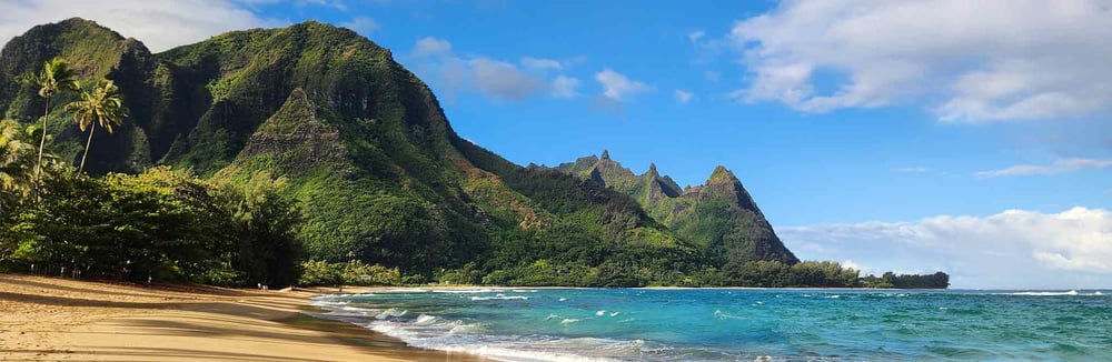 Hawaii-Island-Beach-with-Mountains-Silversea-Hawaii-Cruises-2027