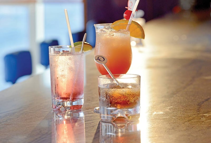 Oceania-Cruises-Waves-Bar-Cocktail-Oceania-2026-Food-&-Drinks-Guide