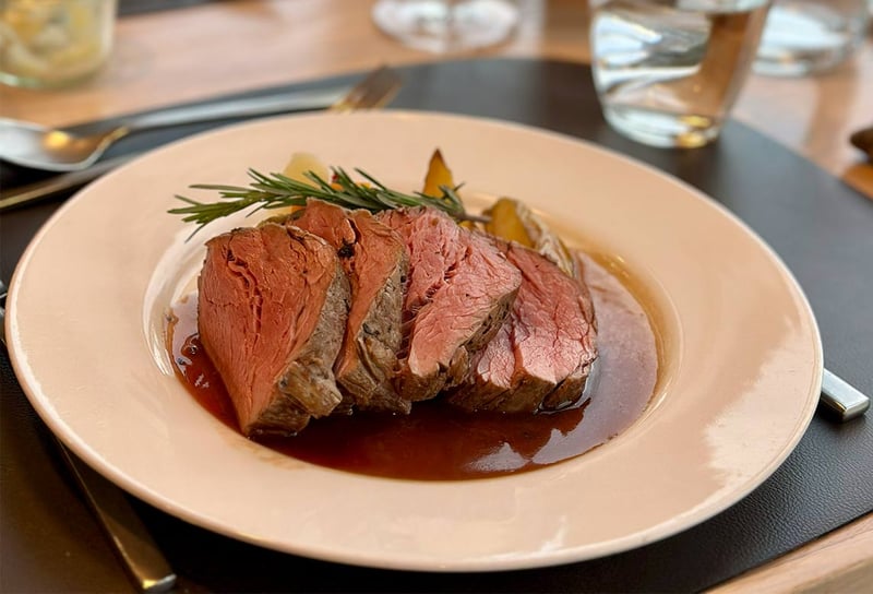 HX-MS-Fridtjof-Nansen-Review-Two-Perspectives-HX-MS-Fridtjof-Nansen-Beef-dish-in-the-restaurant
