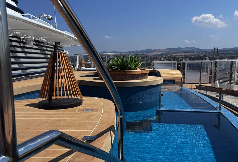 explora iii pool area