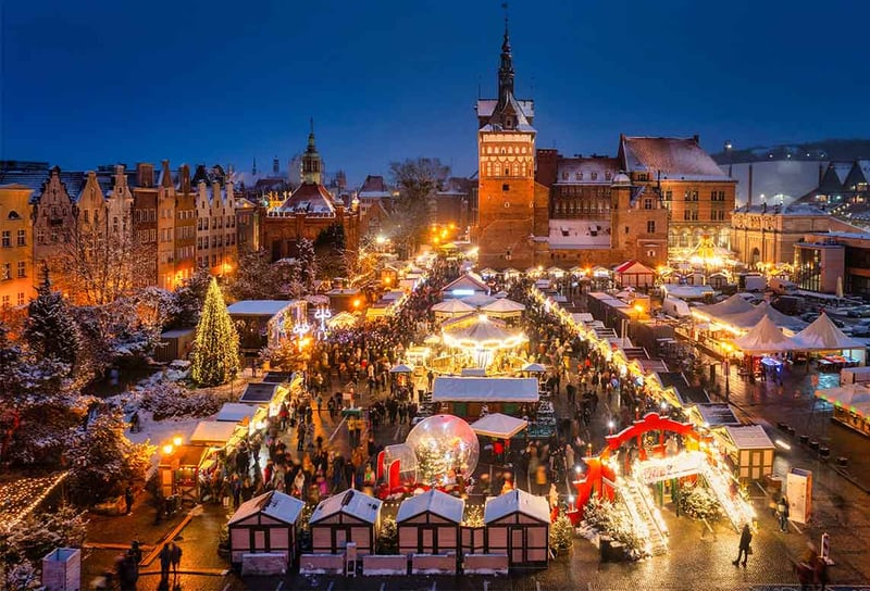 Christmas-market-in-Main-City-of-Gdansk-at-dusk-Poland-Best-3-Night-Christmas-Market-Cruises