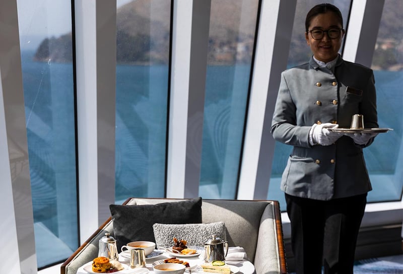 Oceania-Cruises-Horizons-Tea-Time-Crew-10-reasons-to-cruise-with-Oceania
