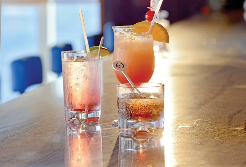 Oceania-Cruises-Wavs-Bar-Cocktails-Drink10-reasons-to-cruise-with-Oceania
