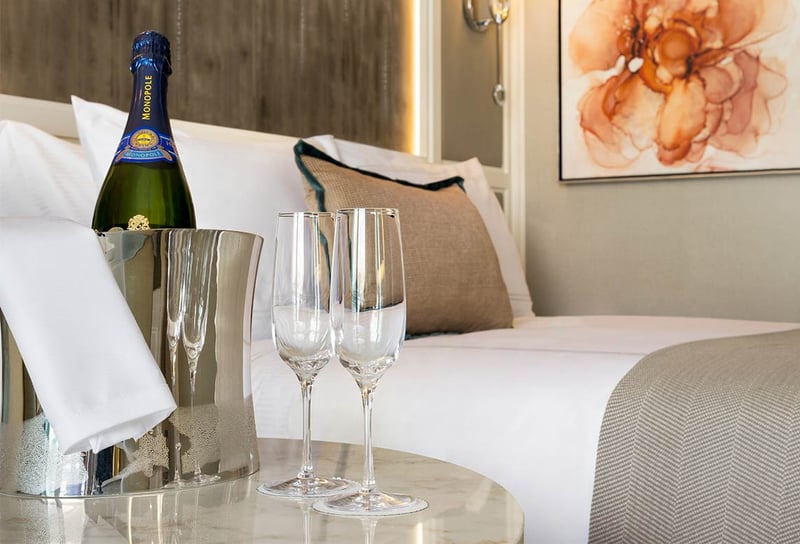 Concierge-level-stateroom-on-Oceania-Vista-Oceania-Vista-uncovered-culinary-excellence,-suite-design-onboard-vibe