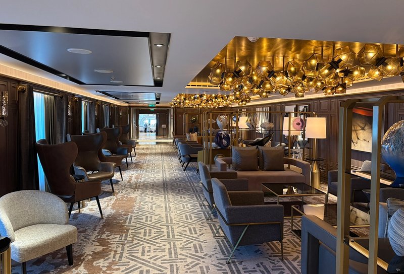 oceania allura lounge area