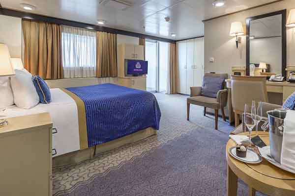 Club Balcony Stateroom Queen Elizabeth