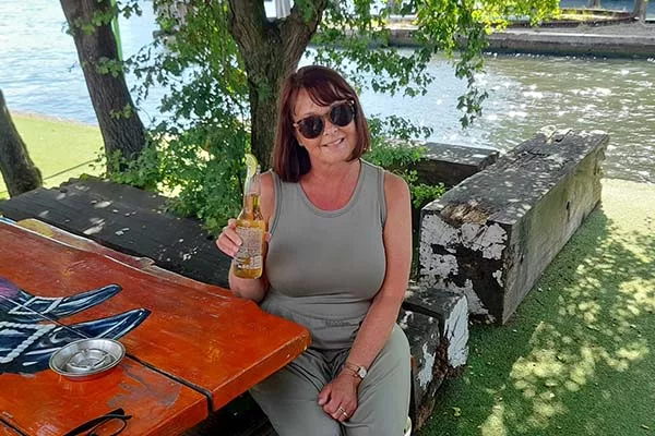 Lynne by the canal in Amsterdam